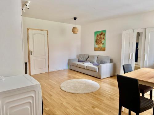WN Modern Apartments with Terrace Patio
