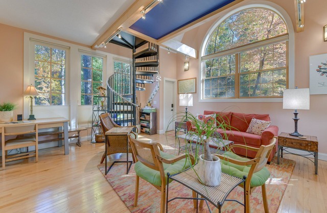 WNC French Broad ‘RiverWalk Retreat’ w/WiFi