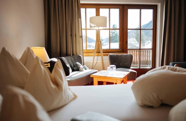 Wohnzimmer Gartenblick HP 1-4 Nächte - Bike-boutiquehotel Lindenhof