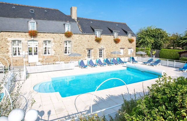 Wonderful private villa for 12 people with pool, WIFI, TV and terrace