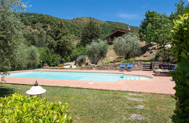 Wonderful private villa for 6 people with WIFI, private pool, TV, terrace, pets allowed and park.