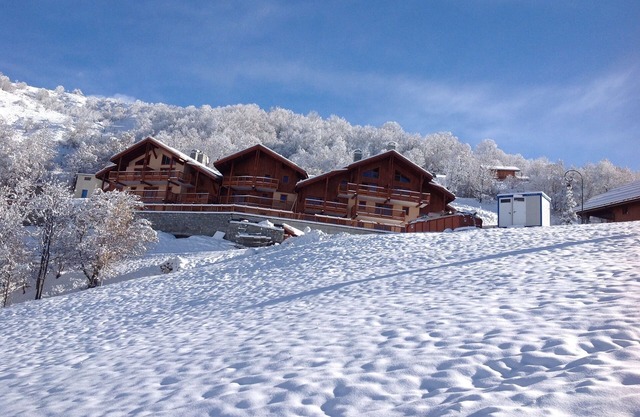 Wonderful apartment next to the slopes, ski in/ski out; sleeps 6-8 people