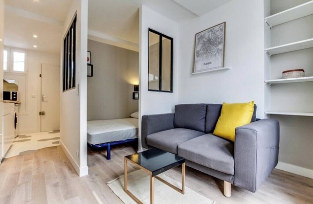 Wonderful apartment with balcony in the heart of Marais - Civil lease