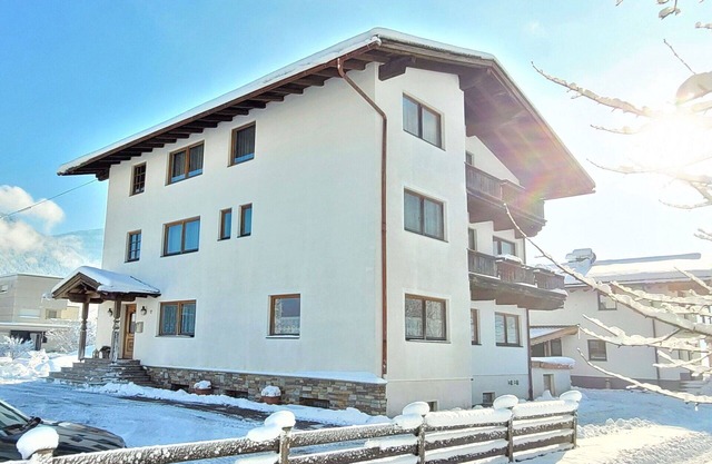 Wonderful private villa for 24 guests with WIFI, TV, balcony and parking