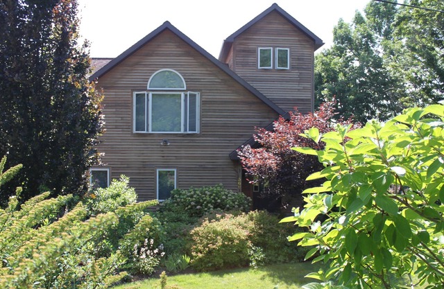 Wonderful Cayuga Lake Home between Ithaca & Aurora