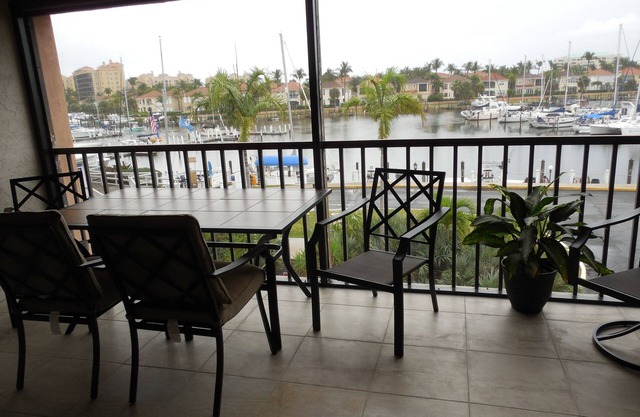 Wonderful condo, fabulous view overlooks Marina - Month stay discount