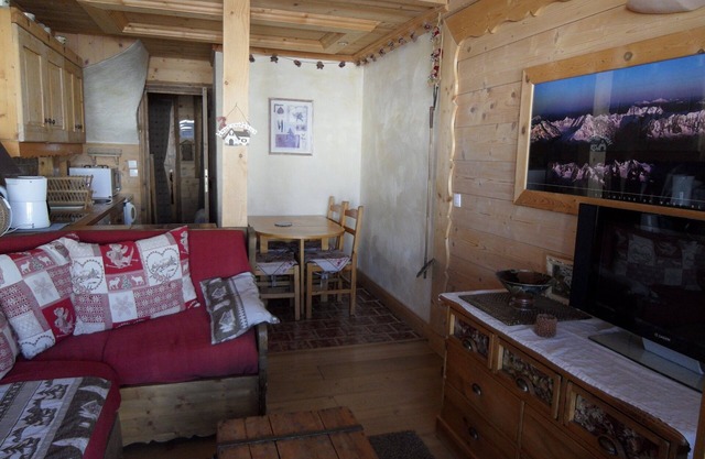 Wonderful duplex in wooden chalet style in Belle Plagne for 6 persons. 3 rooms