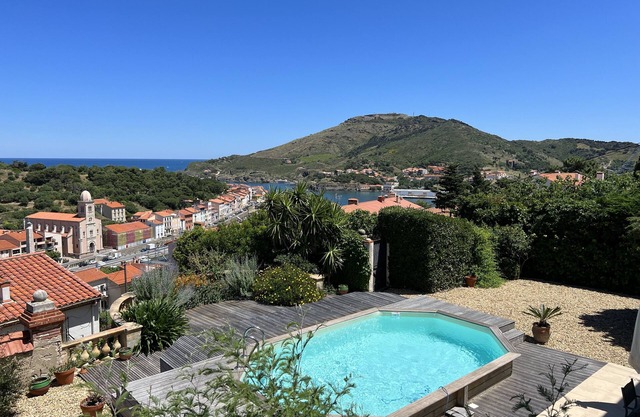 Wonderful historic Villa facing the mediteranée sea for 10 people