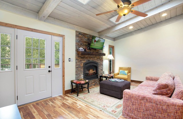 Wonderful Home, Steps Away from In-town Shuttle