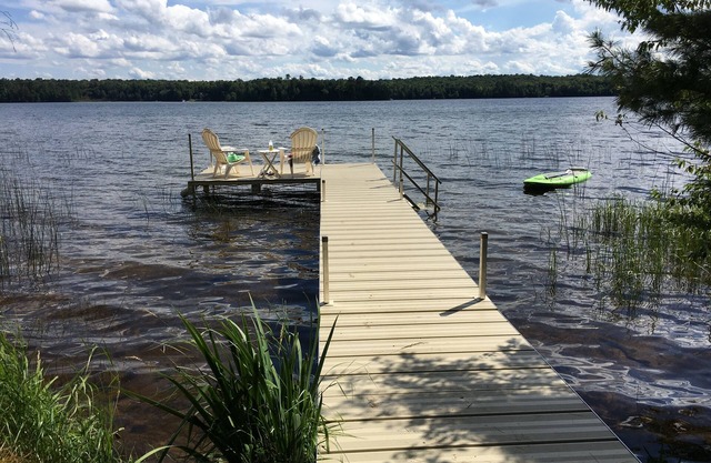 Wonderful log cabin on quiet, sandy-bottom Franklin Lake
