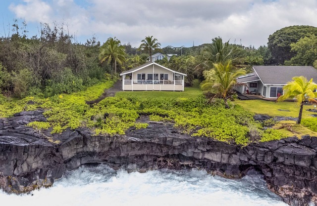 Wonderful oceanfront oasis on the cliffs with breathtaking lanai view & sunrises