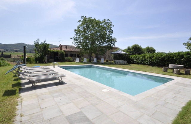 Wonderful private villa for 9 people with WIFI, private pool, TV and pets allowed