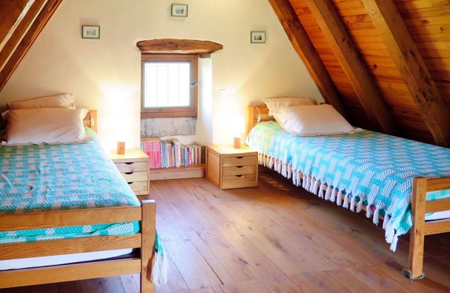 Wonderful private villa for 4 people with TV, terrace, pets allowed and panoramic view