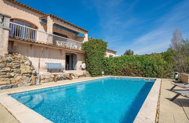 Wonderful private villa for 7 guests with WIFI, private pool, TV, balcony and pets allowed
