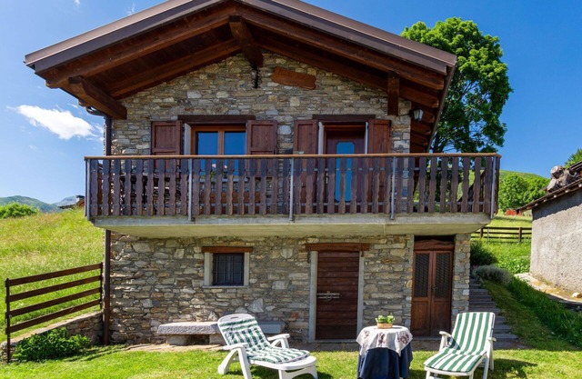 Wonderful private villa for 4 guests with WIFI, TV, balcony and pets allowed