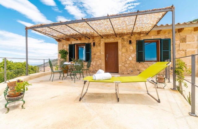 Wonderful private villa for 2 people with WIFI, A/C, TV and patio