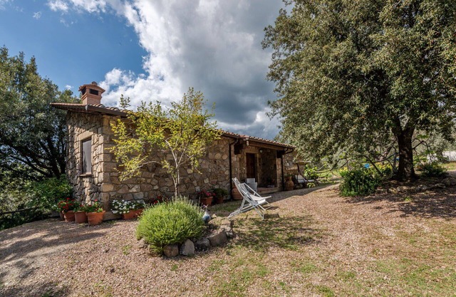 Wonderful private villa with WIFI, private pool, TV, patio, pets allowed and panoramic view