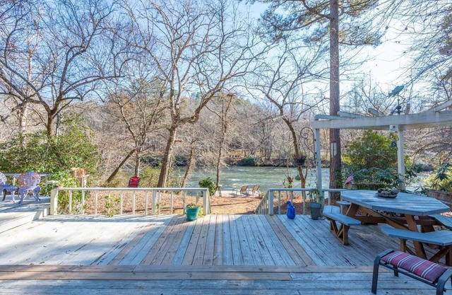 Wonderful Private Serene and Secluded Cottage with River frontage