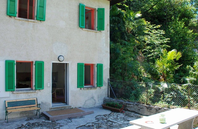 Wonderful private villa for 4 guests with WIFI, TV, patio, pets allowed, panoramic view and park.