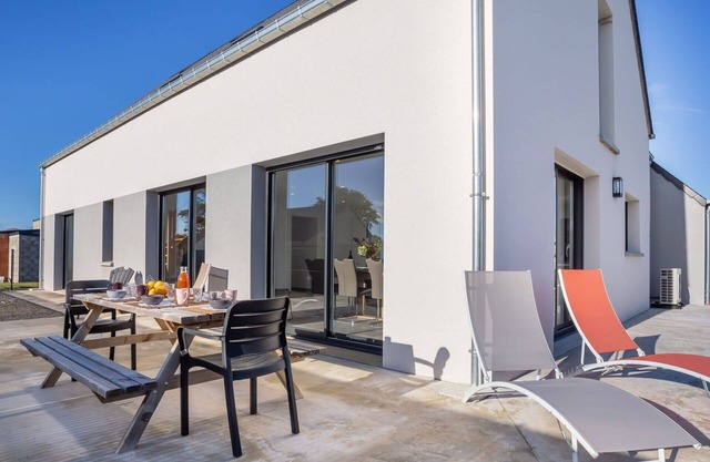 Wonderful private villa for 10 guests with WIFI, TV, terrace and pets allowed