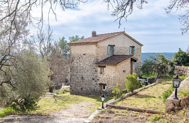Wonderful private villa for 4 guests with A/C, TV, patio and pets allowed