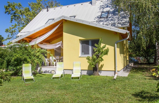 Wonderful private villa for 8 guests with terrace, pets allowed and parking