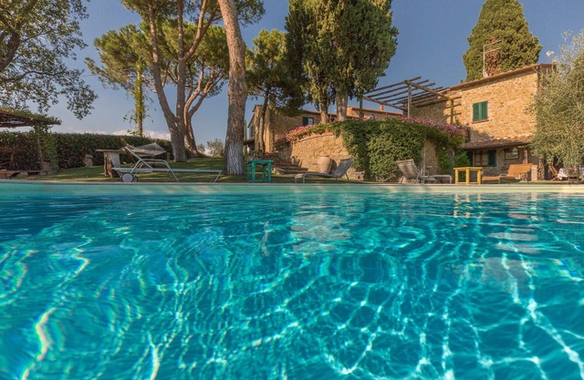Wonderful private villa for 15 people with private pool, WIFI, TV, veranda and panoramic view