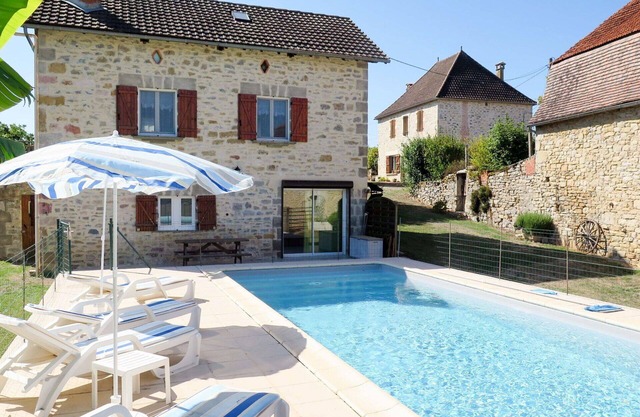 Wonderful private villa with A/C, private pool, TV, terrace, pets allowed and panoramic view