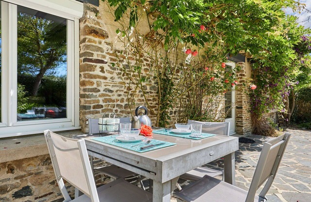 Wonderful private villa for 4 people with hot tub, TV, terrace and pets allowed