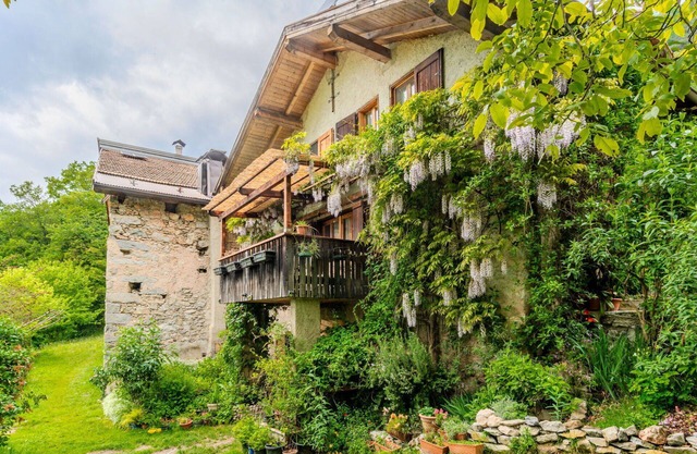 Wonderful private villa for 6 guests with TV, patio, pets allowed and panoramic view