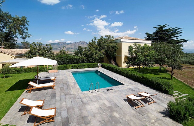 Wonderful private villa for 10 people with private pool, WIFI, TV, terrace, pets allowed and par.