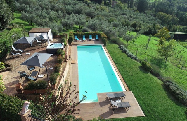 Wonderful private villa with private pool, WIFI, hot tub, A/C, TV, patio, close to San Gimignano