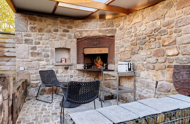 Wonderful private villa for 8 guests with WIFI, TV, pets allowed and parking