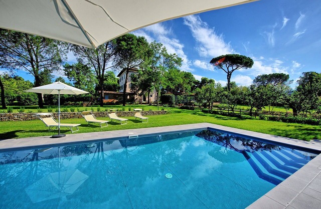 Wonderful private villa with WIFI, private pool, A/C, TV, panoramic view, parking, close to Arezzo
