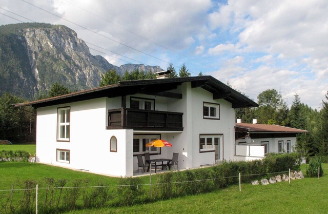 Wonderful private villa for 10 people with TV, terrace and pets allowed