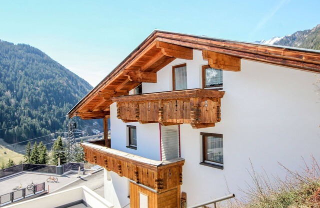 Wonderful private villa for 10 people with WIFI, TV, patio and pets allowed
