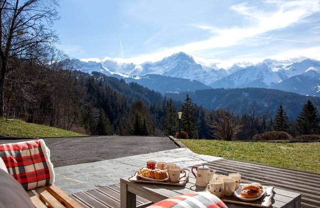 Wonderful private villa for 8 guests with hot tub, WIFI, TV and balcony