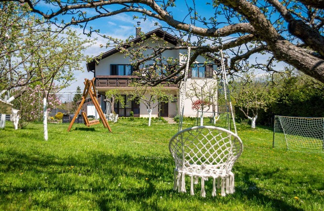 Wonderful private villa with A/C, hot tub, private pool, WIFI, TV, patio and pets allowed