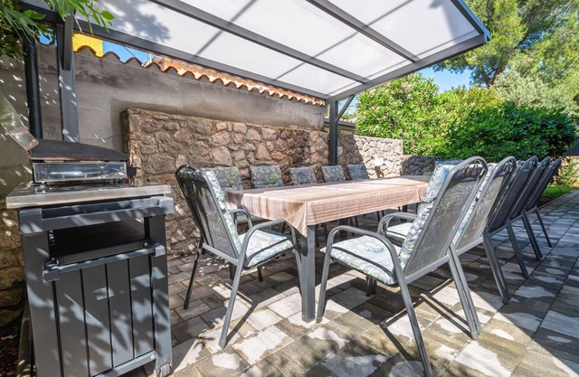 Wonderful private villa for 12 people with A/C, hot tub, WIFI, TV, patio and parking