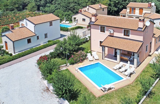 Wonderful private villa with WIFI, A/C, private pool, TV, terrace, pets allowed and parking