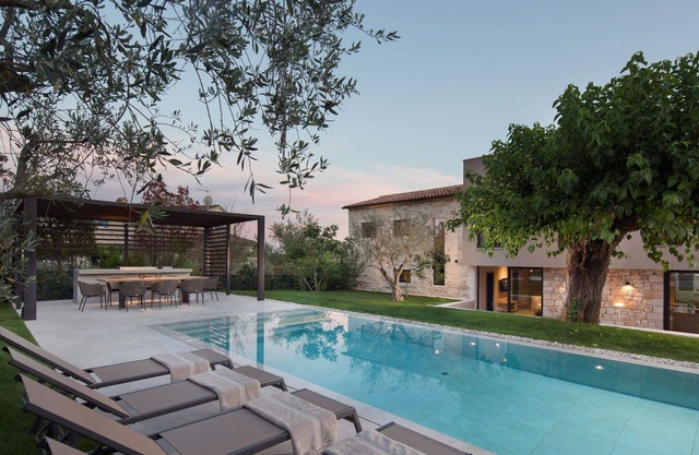 Wonderful private villa for 10 guests with private pool, WIFI, hot tub, A/C, TV and terrace