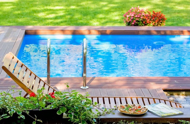 Wonderful private villa with hot tub, A/C, private pool, WIFI, TV, patio, pets allowed and parking