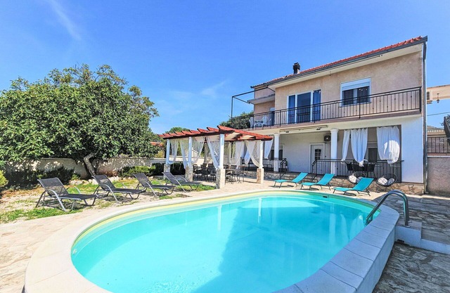Wonderful private villa for 15 guests with A/C, private pool, WIFI, TV and terrace