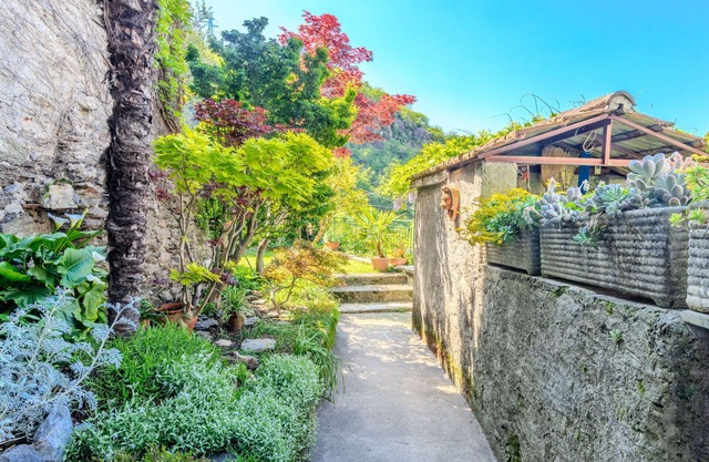 Wonderful private villa for 8 guests with WIFI, TV, patio, pets allowed and panoramic view