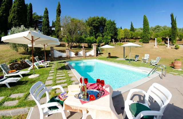 Wonderful private villa for 10 guests with WIFI, private pool, A/C, TV and pets allowed