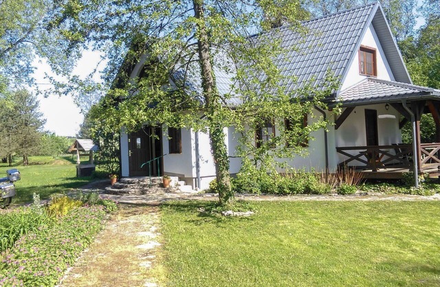 Wonderful private villa for 8 guests with terrace and pets allowed