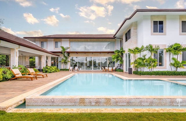 Wonderful Renovated 6Bdr Villa W/Pool, Jacuzzi & BBQ