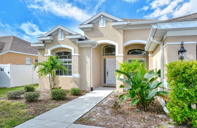 WONDERFUL Sarasota Home NOW AVAILABLE FOR 2025 Mid/Long term.