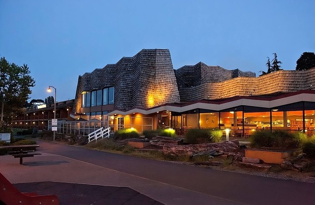 Wonderful Stay! 3 Comfortable Units, Outdoor Pool, Pets Allowed, FREE Parking!