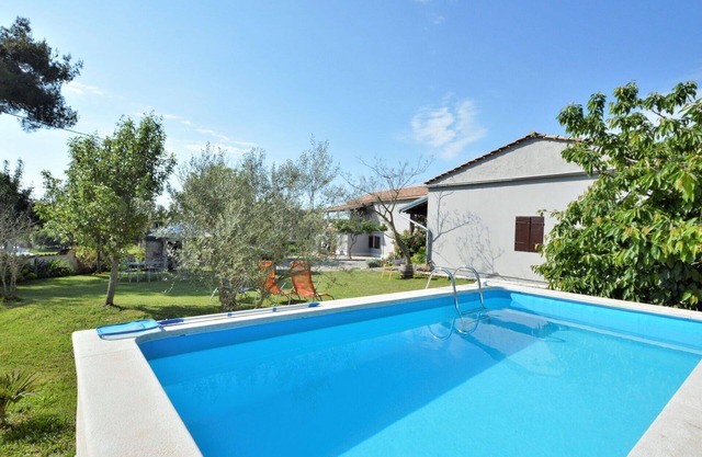 Wonderful villa for 4 people with WIFI, A/C, private pool, TV, terrace, pets allowed and parking